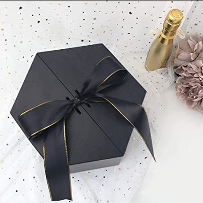 Caja de regalo única de papel del hexágono del diseño del hexágono de la caja de cartón de las cajas de regalo del aniversario de boda de Chirstmas con la cinta