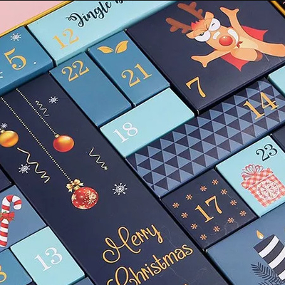 24 calendarios de la caja de la Navidad de la cuenta descendiente de los días que empaquetan con el cierre de la cinta